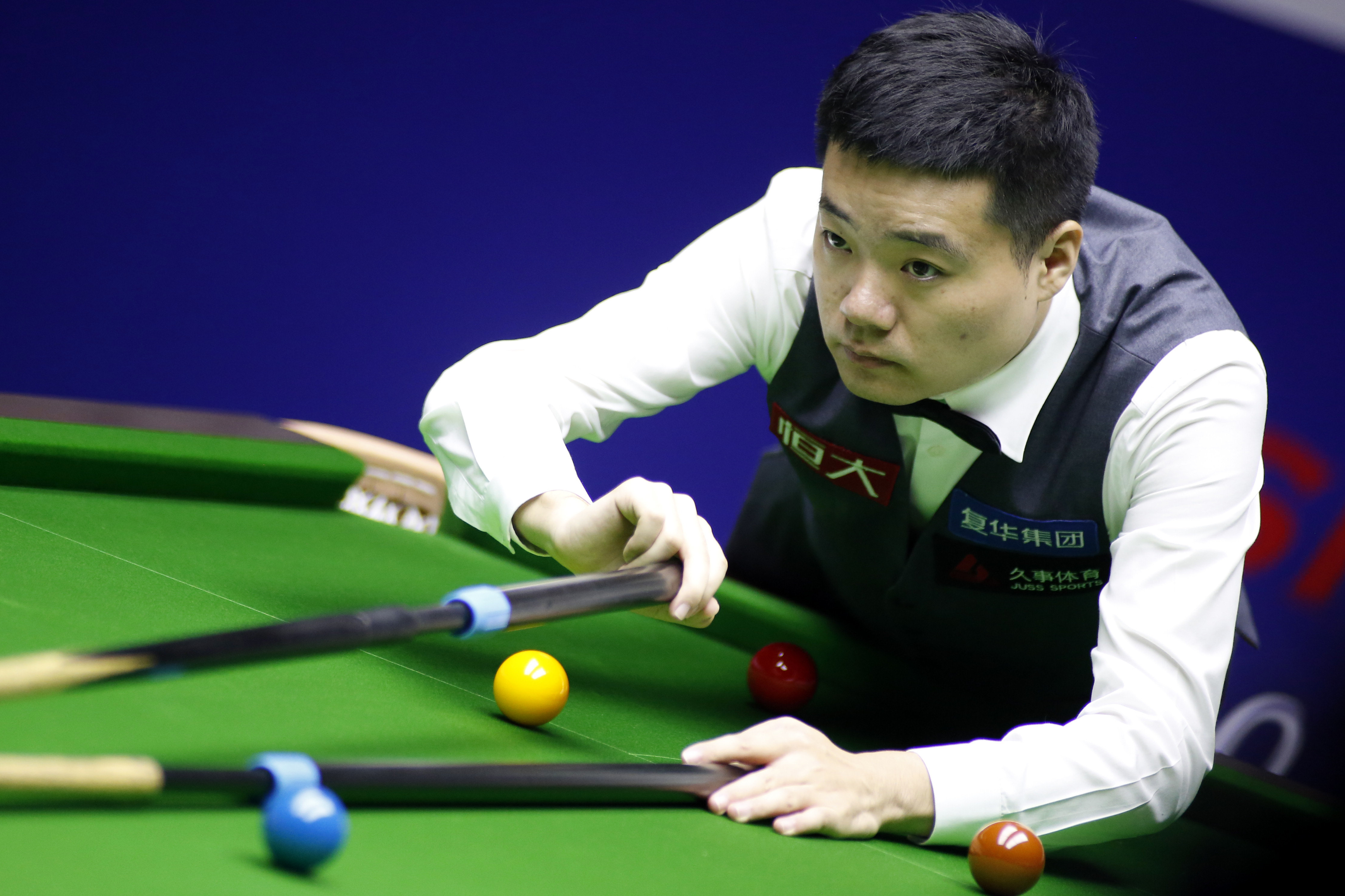 打疯了！湖人单节净胜18分：东契奇轰19分，詹姆斯5中0哑火.